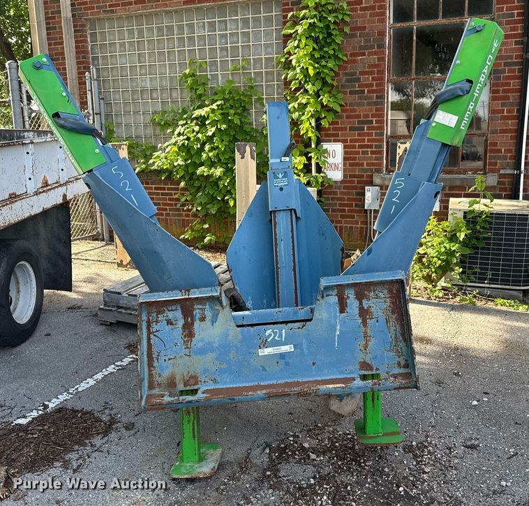 image for item EG8431 CareTree 936 skid steer tree spade