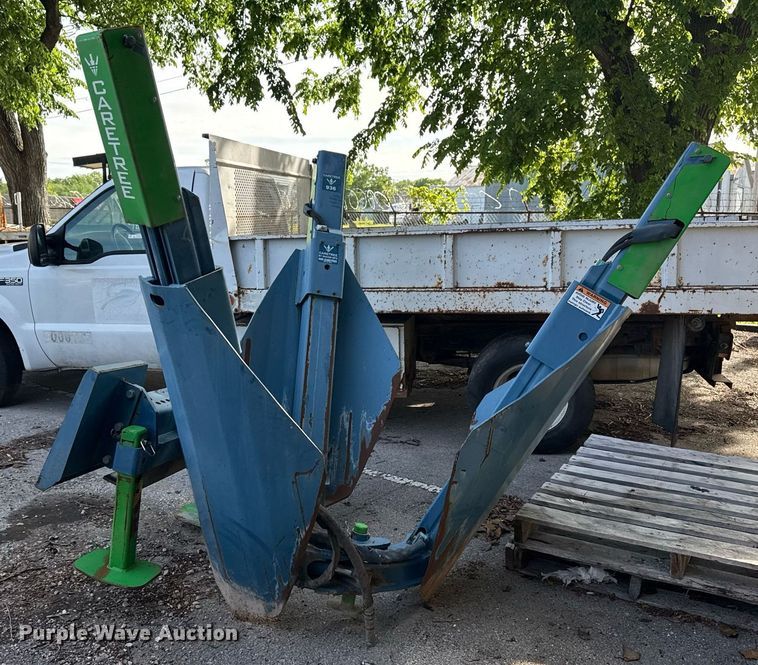 image for item EG8431 CareTree 936 skid steer tree spade