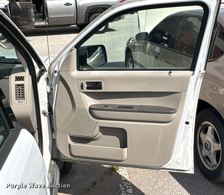 image for item EG8438 2010 Ford Escape SUV