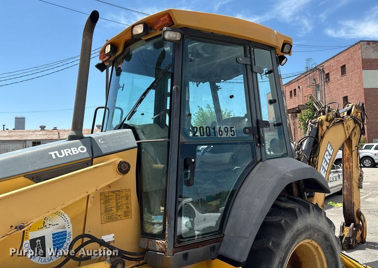 image for item EG8440 2001 John Deere 310SG backhoe