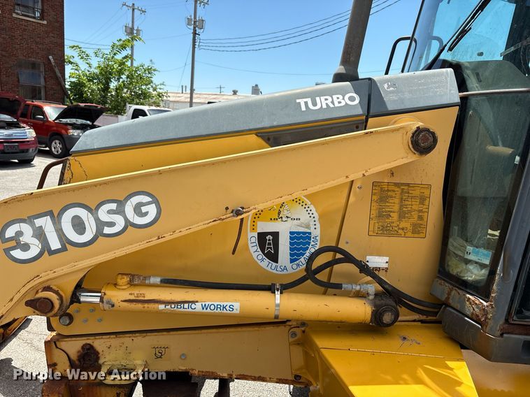 image for item EG8440 2001 John Deere 310SG backhoe