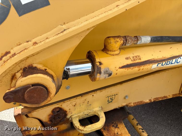 image for item EG8440 2001 John Deere 310SG backhoe