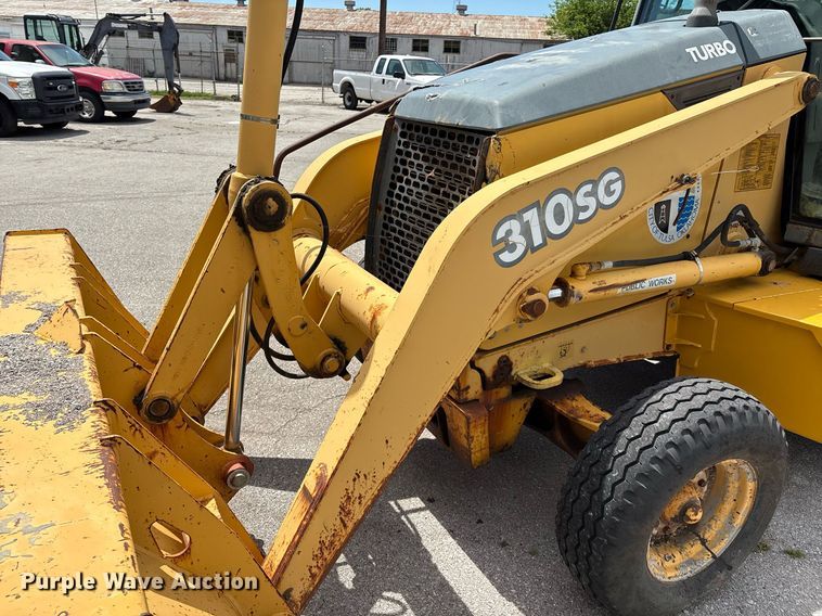 image for item EG8440 2001 John Deere 310SG backhoe