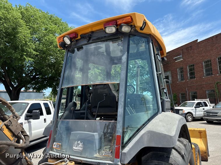 image for item EG8440 2001 John Deere 310SG backhoe