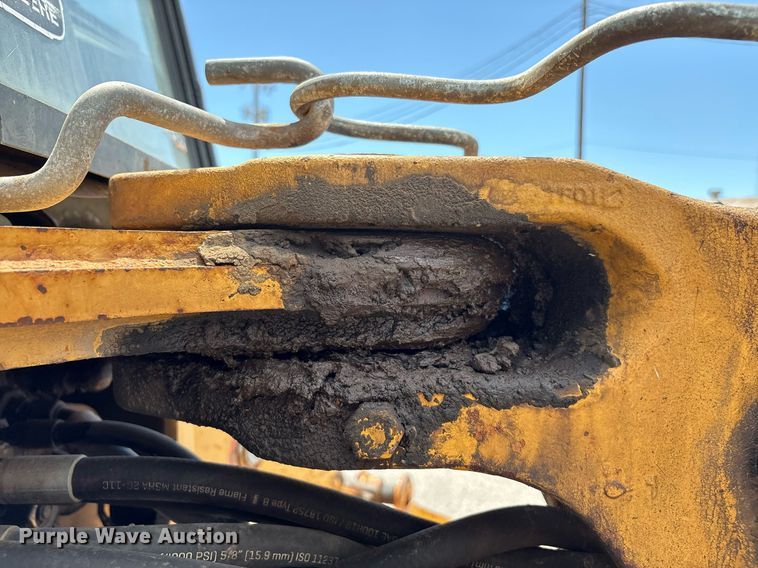 image for item EG8440 2001 John Deere 310SG backhoe