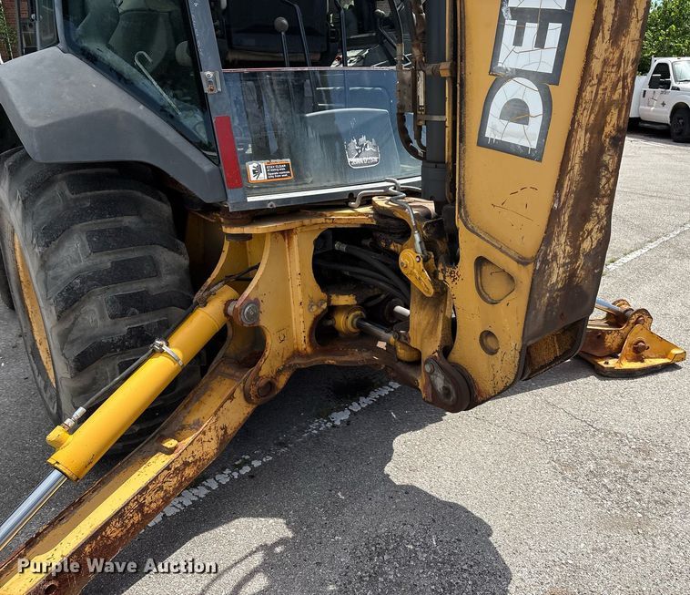 image for item EG8440 2001 John Deere 310SG backhoe