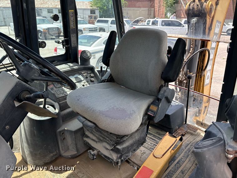 image for item EG8440 2001 John Deere 310SG backhoe