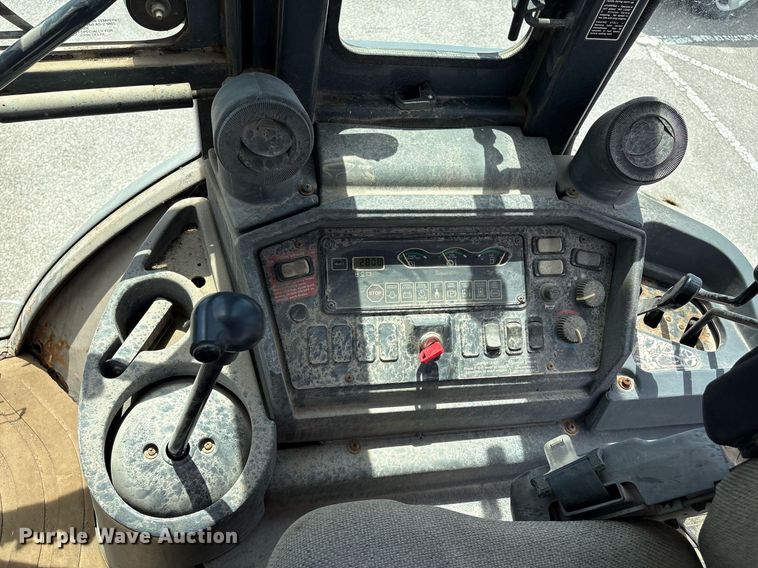 image for item EG8440 2001 John Deere 310SG backhoe