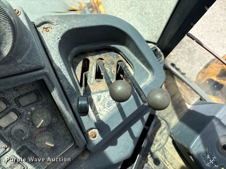 image for item EG8440 2001 John Deere 310SG backhoe