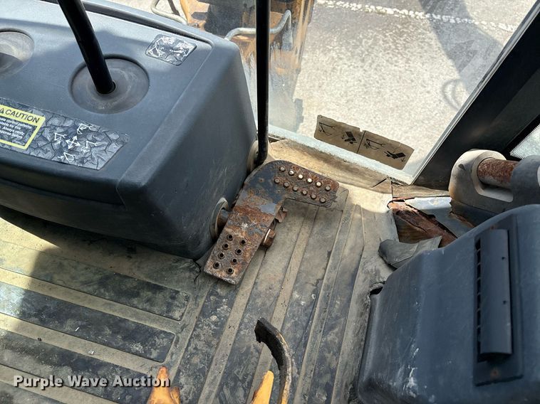 image for item EG8440 2001 John Deere 310SG backhoe