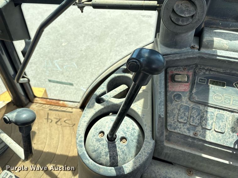 image for item EG8440 2001 John Deere 310SG backhoe