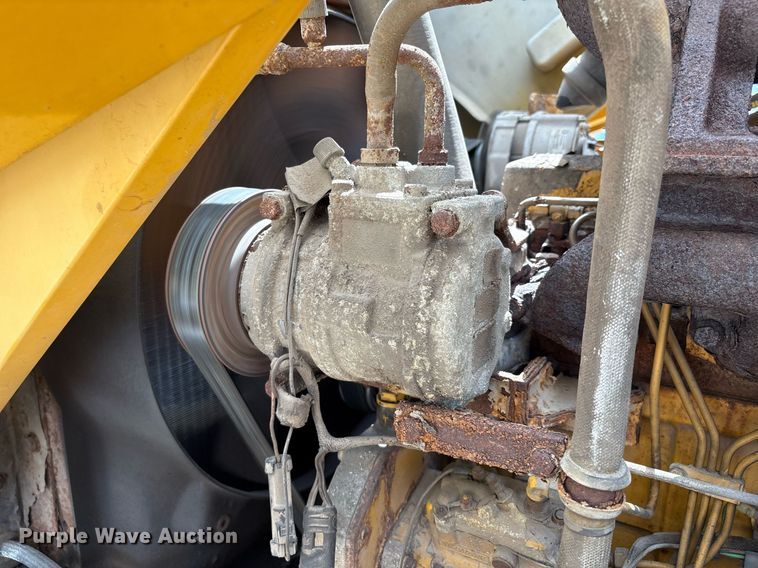 image for item EG8440 2001 John Deere 310SG backhoe