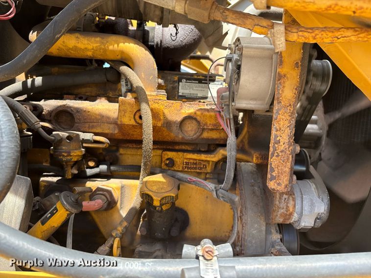 image for item EG8440 2001 John Deere 310SG backhoe