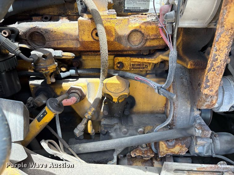 image for item EG8440 2001 John Deere 310SG backhoe