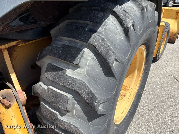 image for item EG8440 2001 John Deere 310SG backhoe