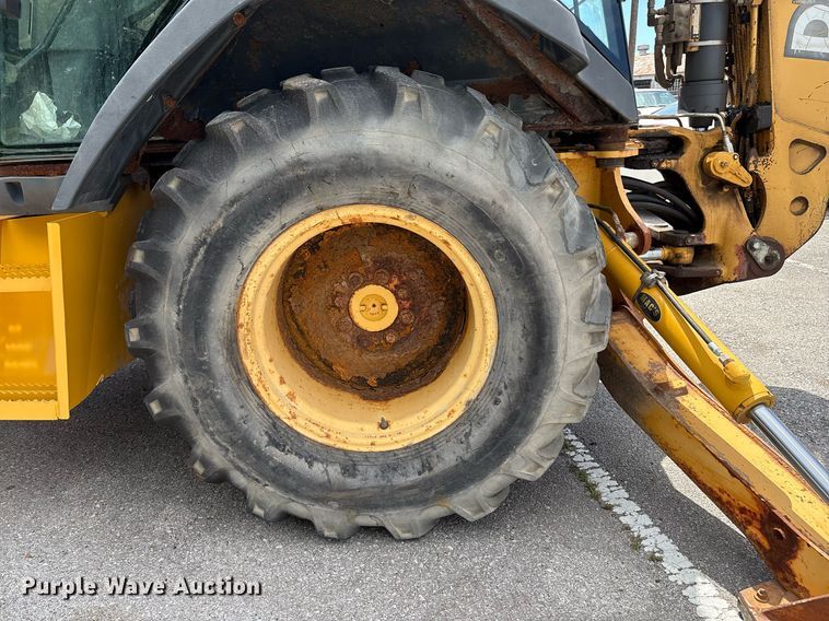 image for item EG8440 2001 John Deere 310SG backhoe