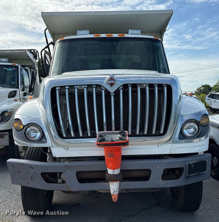 image for item EG8451 2011 International 7400 dump truck