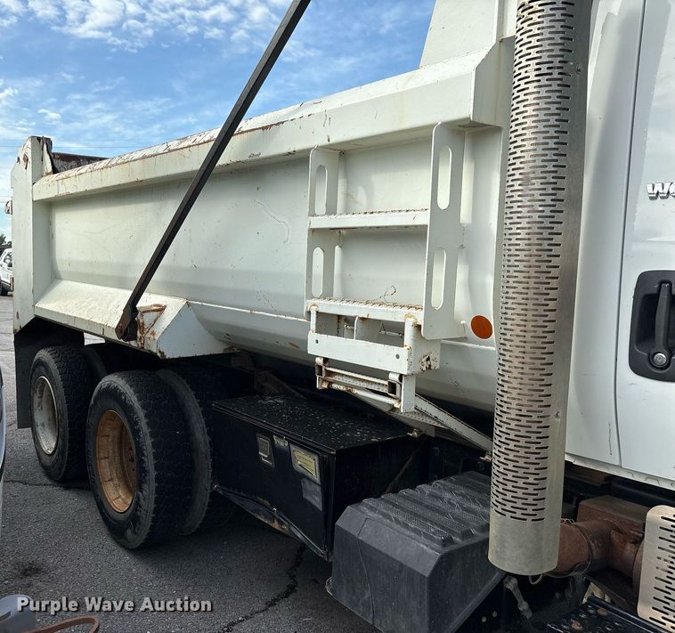 image for item EG8451 2011 International 7400 dump truck