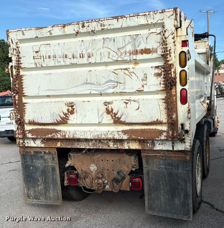 image for item EG8451 2011 International 7400 dump truck