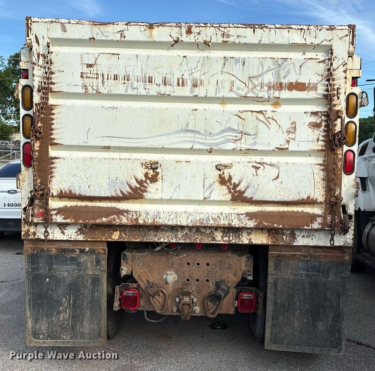 image for item EG8451 2011 International 7400 dump truck