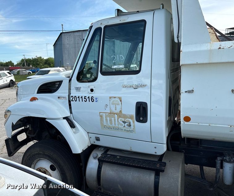 image for item EG8451 2011 International 7400 dump truck