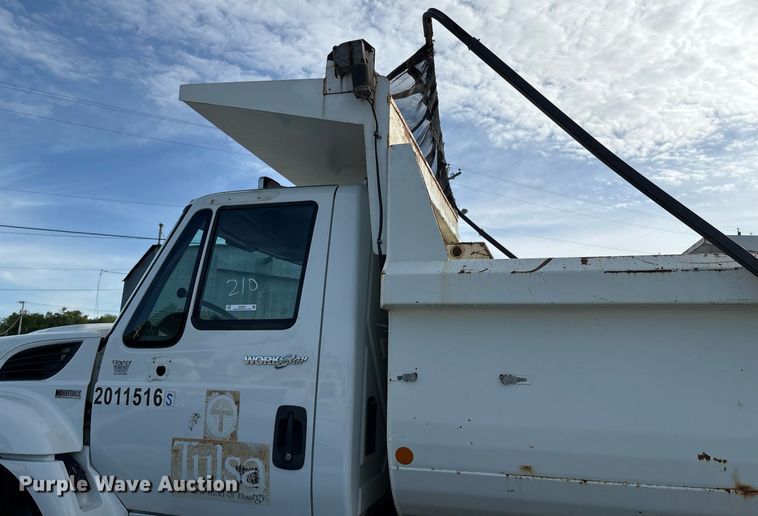 image for item EG8451 2011 International 7400 dump truck