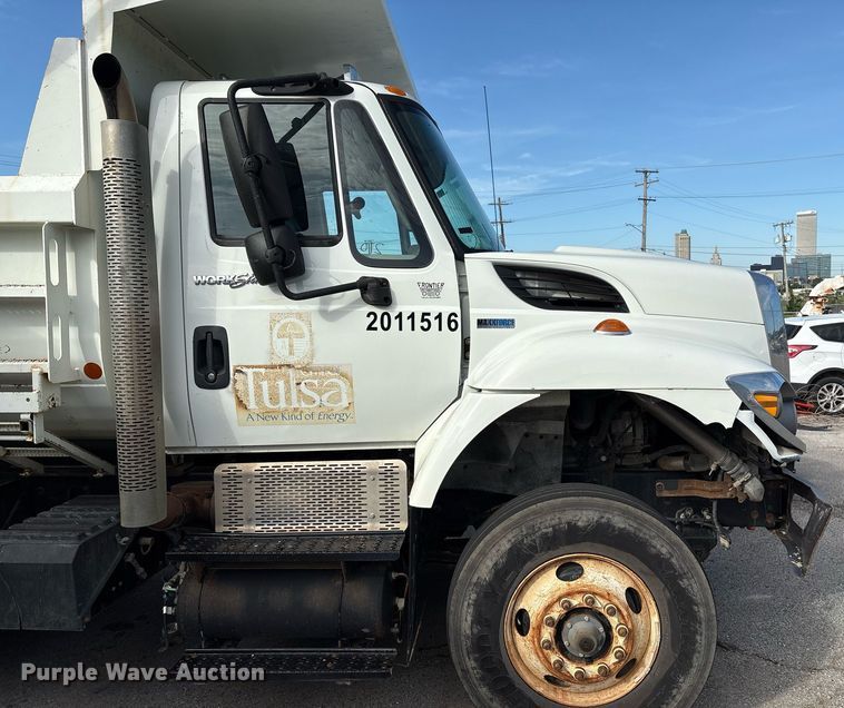 image for item EG8451 2011 International 7400 dump truck