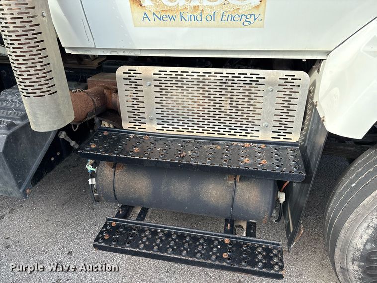 image for item EG8451 2011 International 7400 dump truck