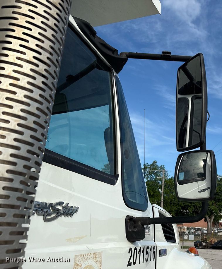 image for item EG8451 2011 International 7400 dump truck