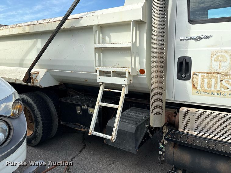 image for item EG8451 2011 International 7400 dump truck