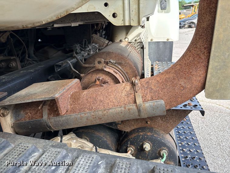 image for item EG8451 2011 International 7400 dump truck