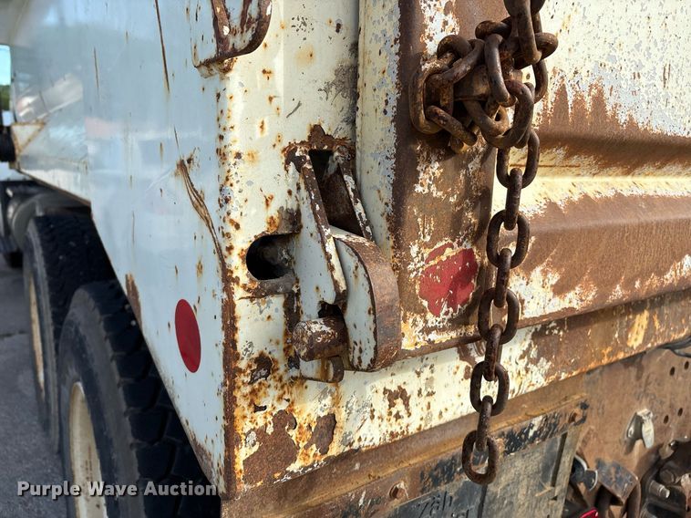 image for item EG8451 2011 International 7400 dump truck