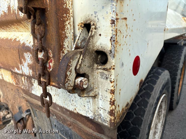 image for item EG8451 2011 International 7400 dump truck