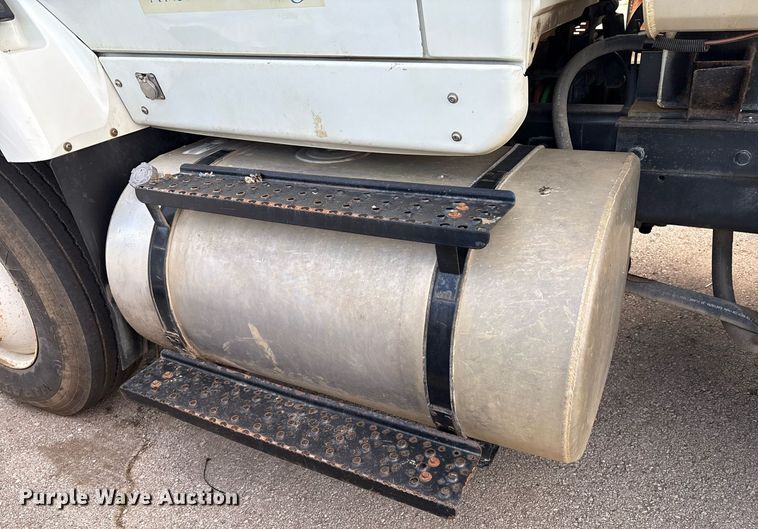 image for item EG8451 2011 International 7400 dump truck