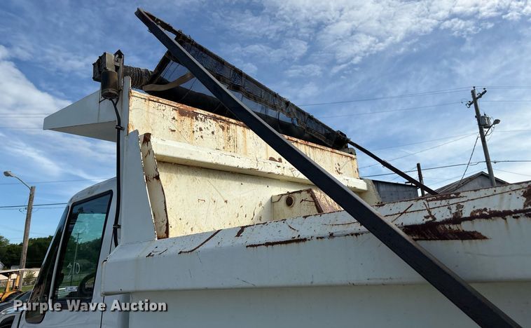 image for item EG8451 2011 International 7400 dump truck