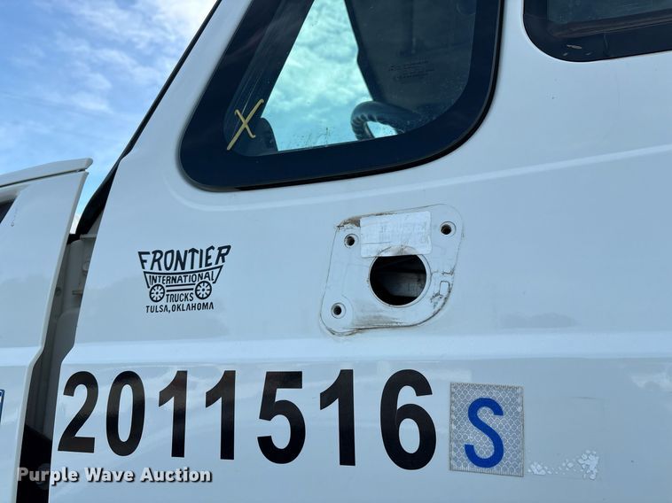 image for item EG8451 2011 International 7400 dump truck