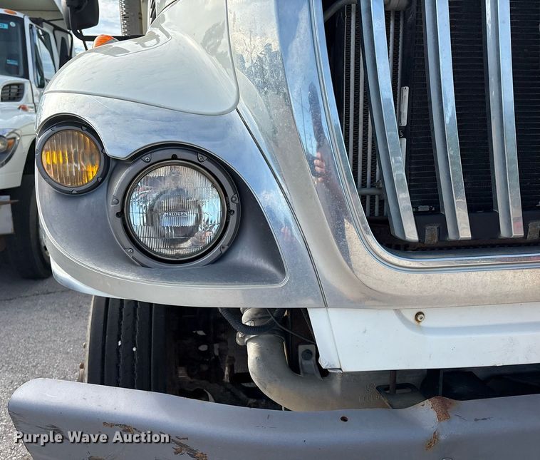 image for item EG8451 2011 International 7400 dump truck