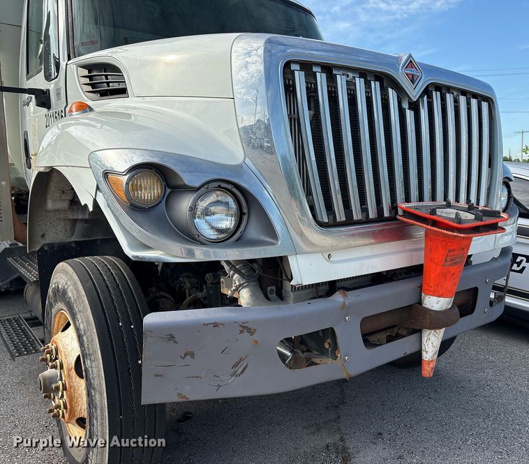 image for item EG8451 2011 International 7400 dump truck