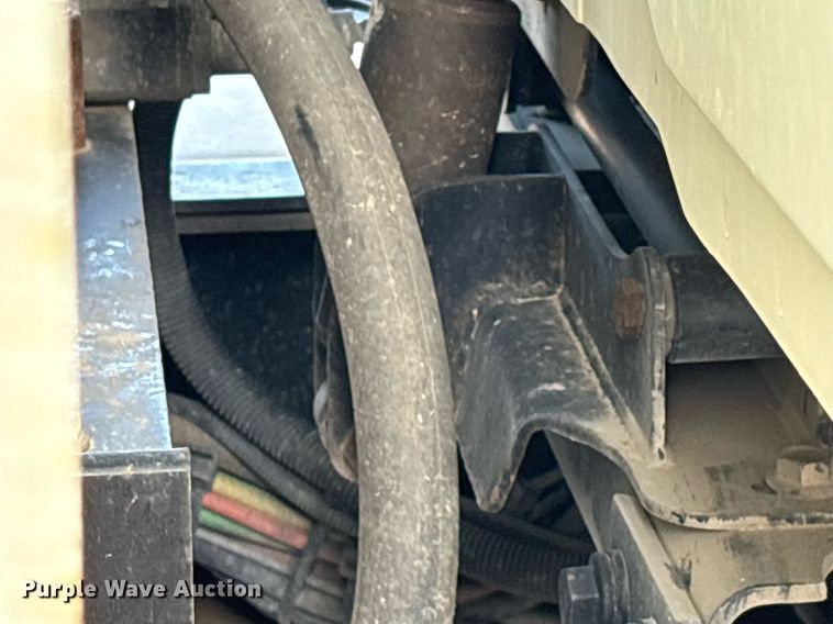 image for item EG8451 2011 International 7400 dump truck