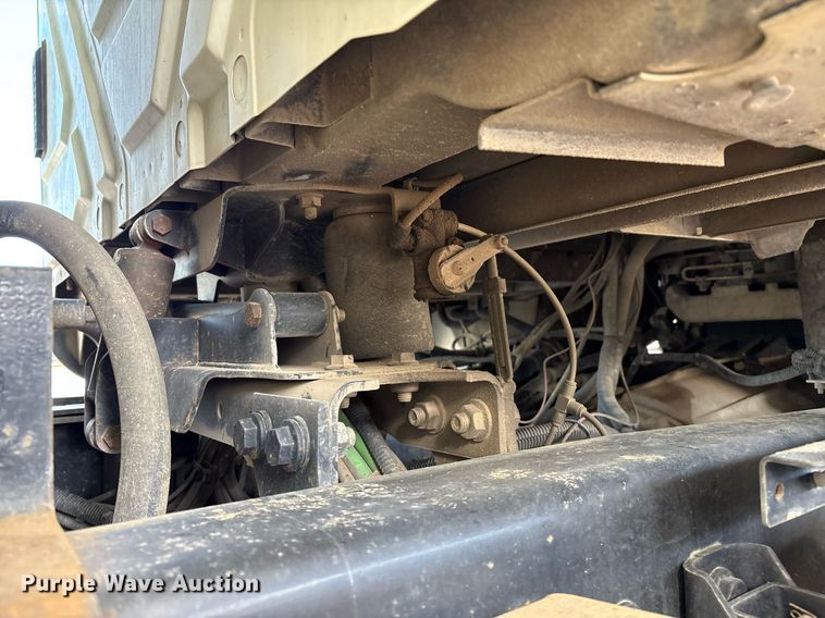 image for item EG8451 2011 International 7400 dump truck