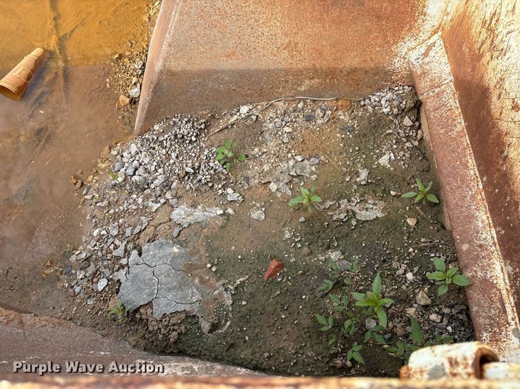 image for item EG8451 2011 International 7400 dump truck