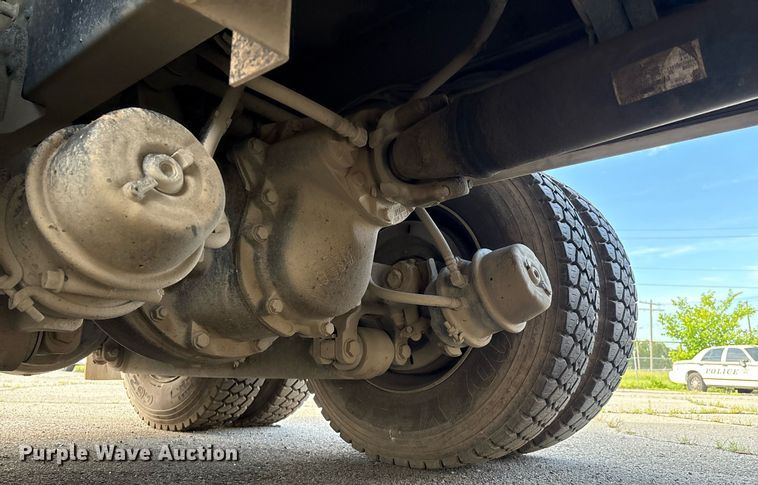 image for item EG8451 2011 International 7400 dump truck