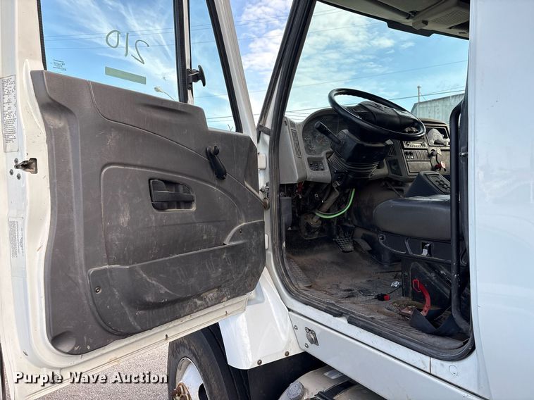 image for item EG8451 2011 International 7400 dump truck