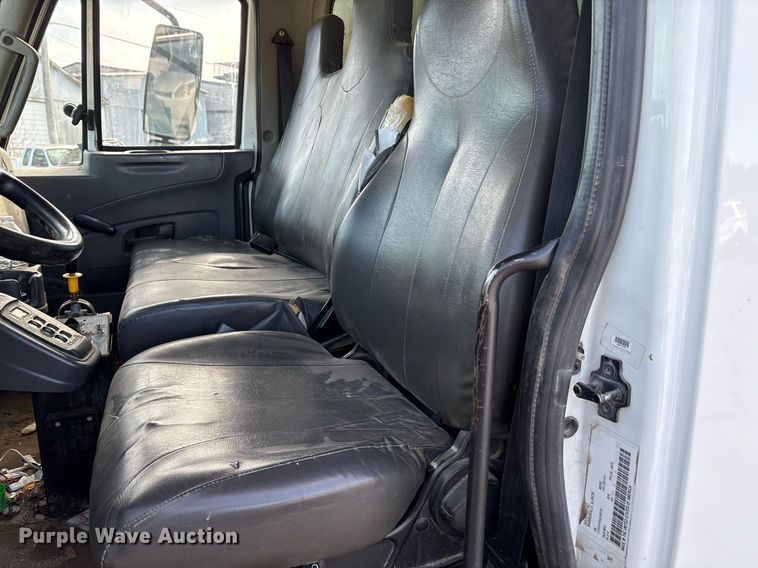 image for item EG8451 2011 International 7400 dump truck