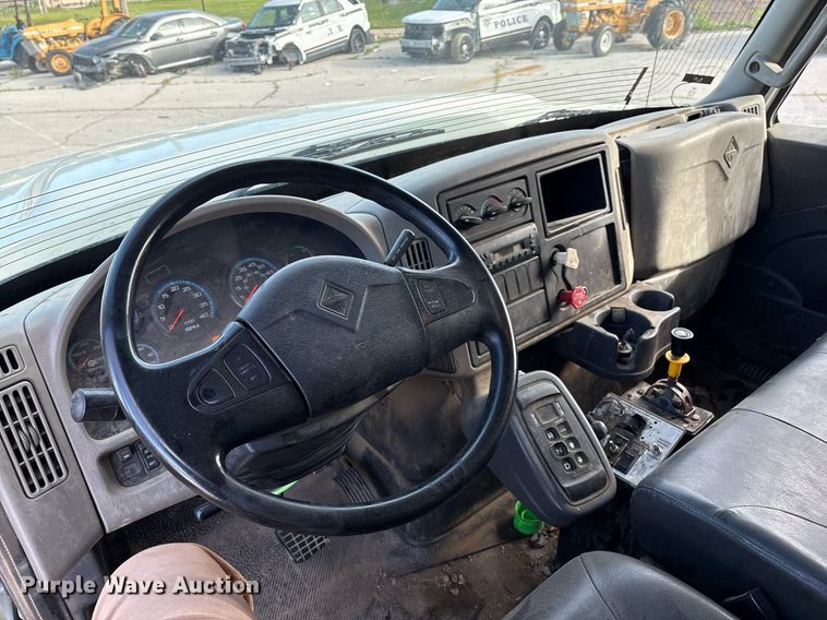 image for item EG8451 2011 International 7400 dump truck