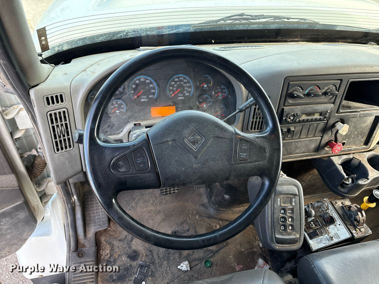 image for item EG8451 2011 International 7400 dump truck