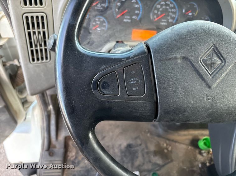 image for item EG8451 2011 International 7400 dump truck