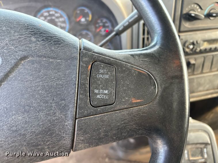 image for item EG8451 2011 International 7400 dump truck