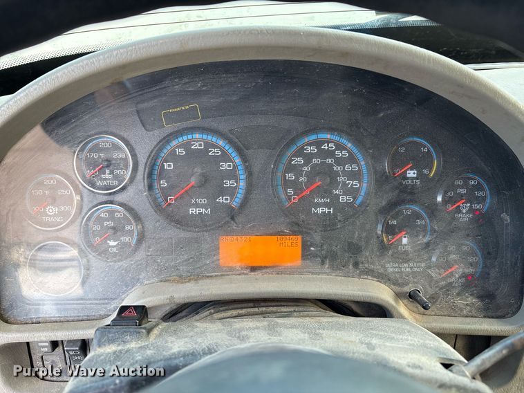 image for item EG8451 2011 International 7400 dump truck