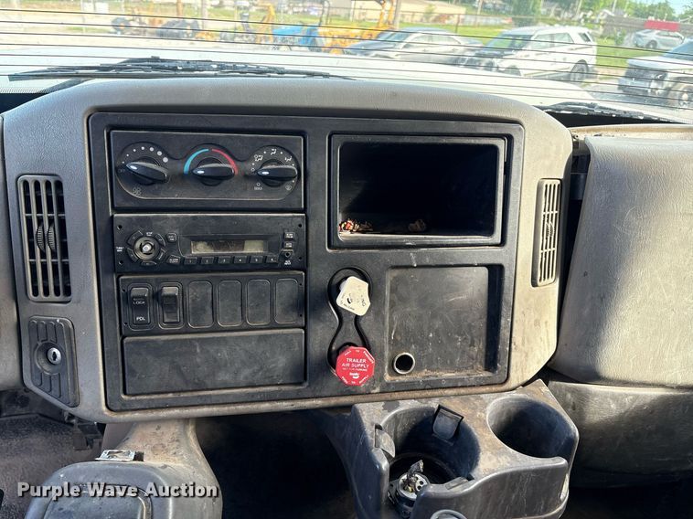 image for item EG8451 2011 International 7400 dump truck